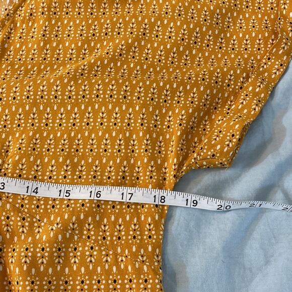 Doe & Rae Boho V-Neck Designed Top Size Medium - Picture 4 of 8